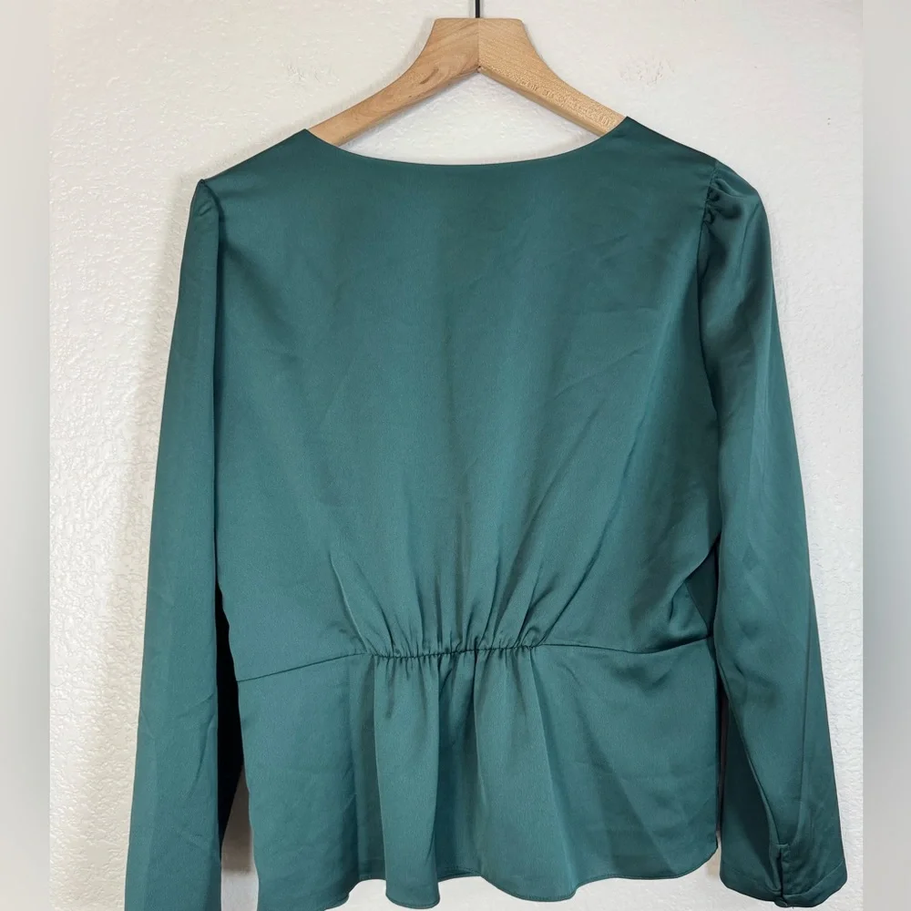 J Crew Green Long Sleeve Peplum Button Front Satin Crepe Blouse Top size 12 - Picture 4 of 8